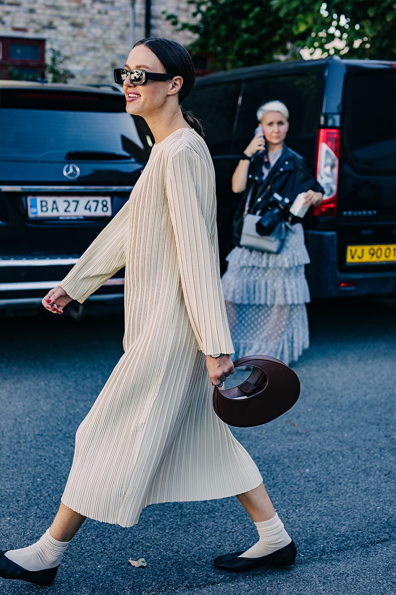 ストリートスタイル：2023年春夏コペンハーゲン・ファッションウィーク Copenhagen Spring/Summer 2023 Fashion Week Street Style ss23 ganni emma chamberlain berner kuhl ranra wood wood sunflower samsoe samsoe rotate