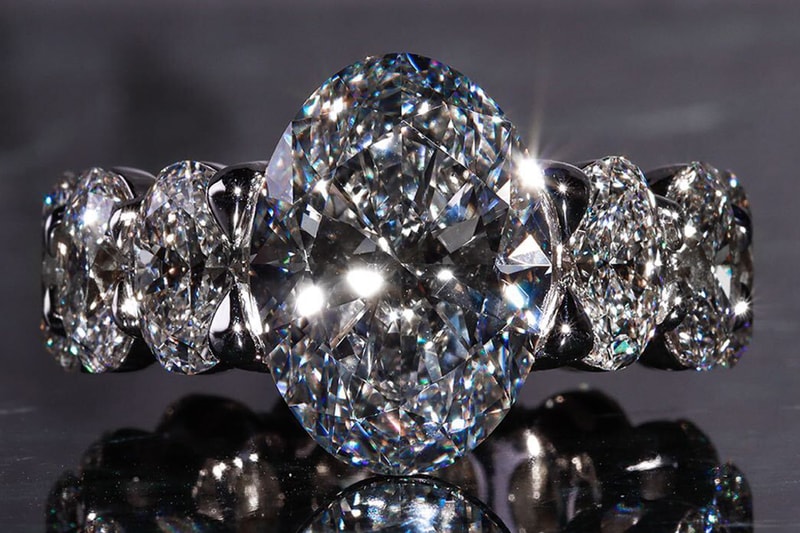 アレックスモスが特大ダイヤモンドをセットしたドレイクのためのジュエリーを公開 Drake Alex Moss New York The Godfather Ring Closer Look Price Info Diamond