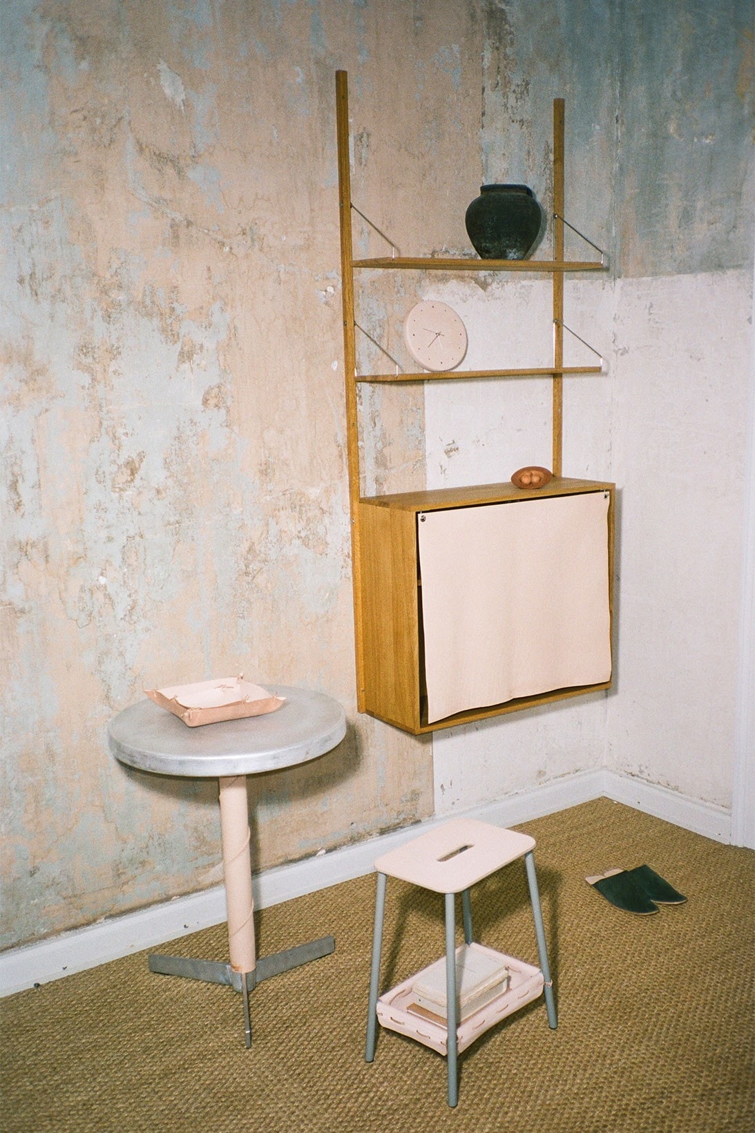 デンマーク・コペンハーゲン拠点のブランド フラマとエンダースキーマがコラボコレクションをリリース hender-scheme-frama-home-goods-furniture-decor-collaboration-release-date