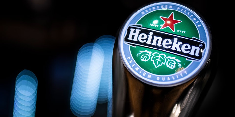 “残業で眠らない街”を大胆にジャックした Heineken の広告が話題に