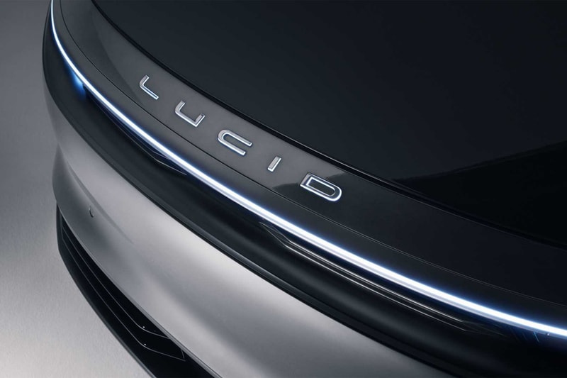 マットブラックを纏ったルーシッドエアの新色モデルが2023年に登場か lucid motors air electric vehicle car stealth look trim 6000 usd exterior components 35 swap modifiction sporty 