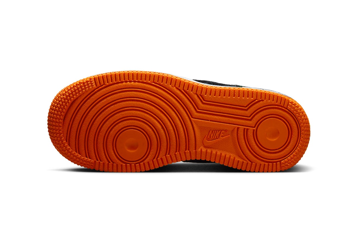 ナイキからシャギースエードを採用した秋らしい新作エアフォース1が登場 Textured Nike Air Force 1 Low Appears in Shaggy Green Suede DZ5289-300 sneakers velvet corduroy swoosh heel purple velvet white midsole orange rubber outsole af1 low 