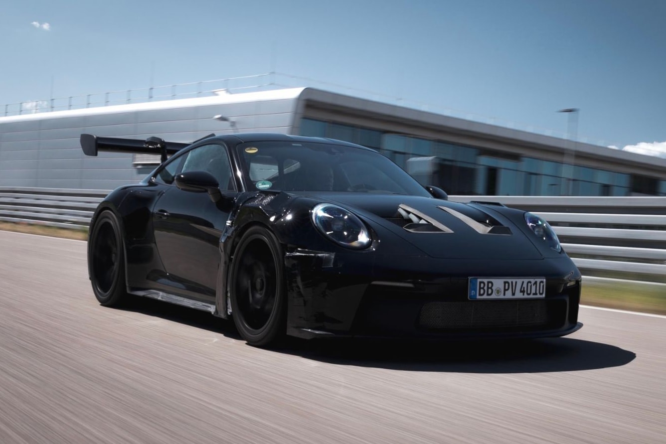 ポルシェが新型 911 GT3 RS をオンラインでワールドプレミア公開 Porsche 2023 911 GT3 RS flat-six boxer engine german automotive engineering sports cars 