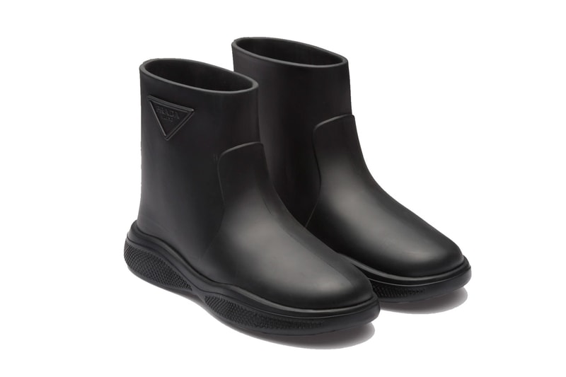 プラダからモダンなシルエットのフォームラバー ブーティーが登場 Prada's Foam Rubber Booties Reimagine Classic Galoshes