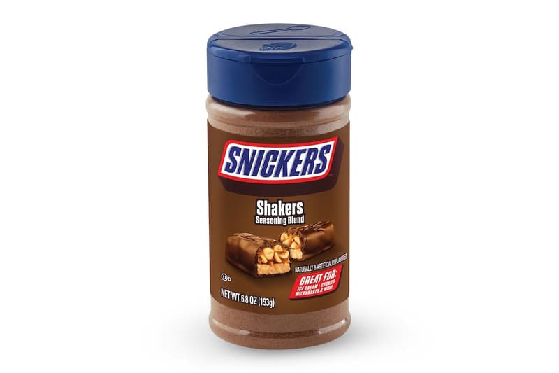 アイスにトッピングできるスニッカーズのシーズニングブレンドが登場 Snickers Shakers Seasoning Blend ice cream cookies milkshakes Mars Incorporated shaker sprinkle  BG foods 