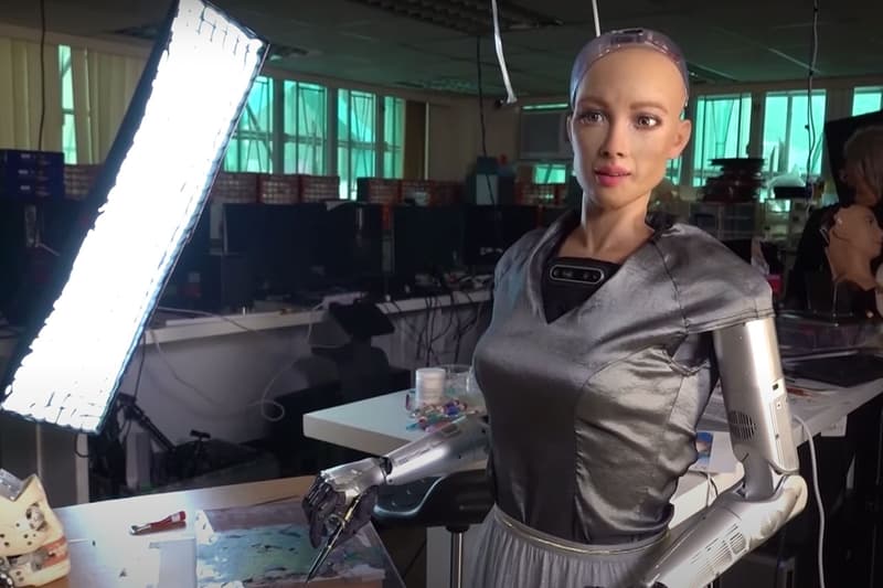 ヒューマノイドロボット ソフィアが製作した自画像NFTが約9千万円で落札 Self-portrait NFT made by humanoid robot Sophia sold for 700000 USD