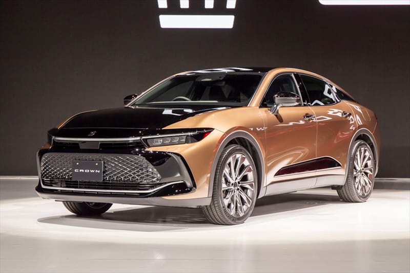 TOYOTA が新型 CROWN をワールドプレミア