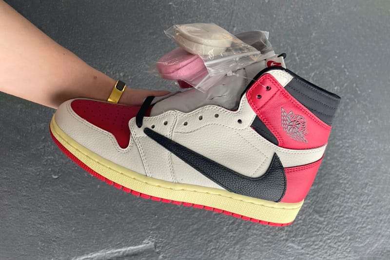 “Chicago” カラーの Travis Scott x Air Jordan 1 がリリース間近？