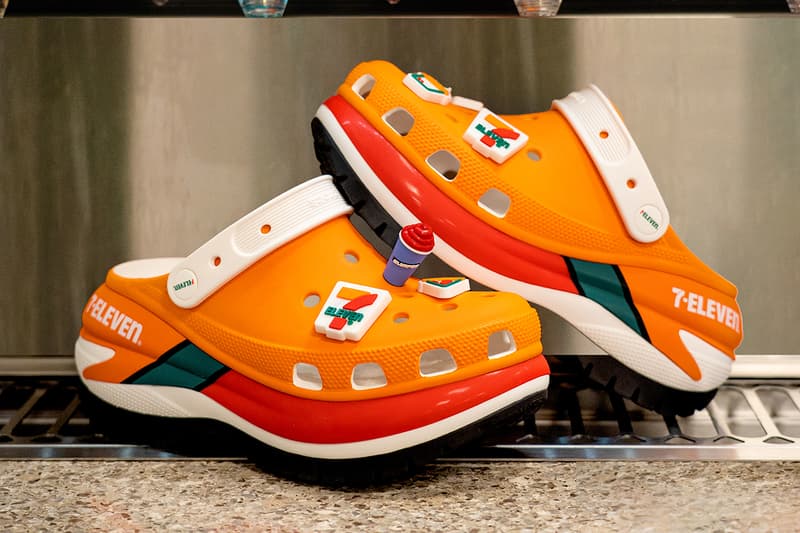 クロックスがセブンイレブンとのコラボフットウェア3型をリリース 7 eleven crocs mega crush clog classic clog sandal slurpee jibbitz snacks release date info store list buying guide photos price