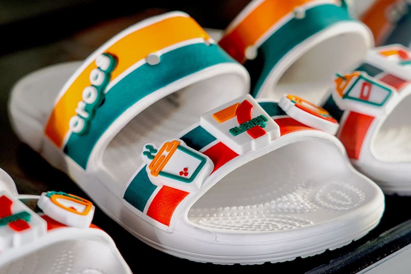クロックスがセブンイレブンとのコラボフットウェア3型をリリース 7 eleven crocs mega crush clog classic clog sandal slurpee jibbitz snacks release date info store list buying guide photos price