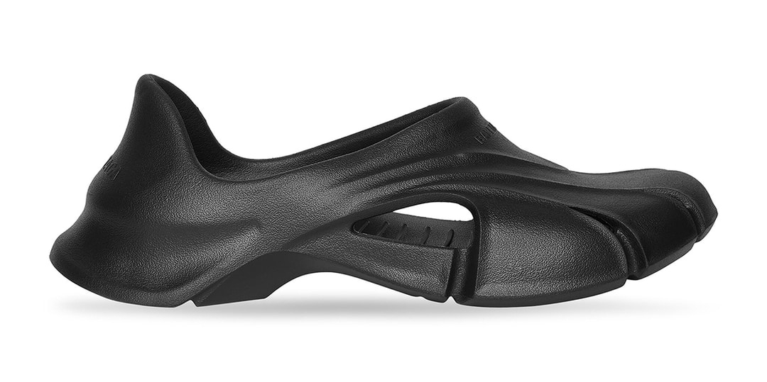 バレンシアガから新作となるラバー製フットウェアが登場 | Hypebeast.JP