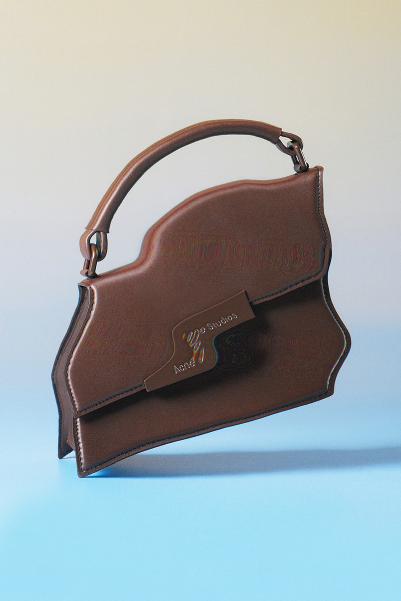 アクネ ストゥディオズのアイコニックなディストーションバッグに新作が登場 Acne Studios Distortion Bag Campaign Imagery Keisuke Otobe Jonny Johansson Release Information Drop