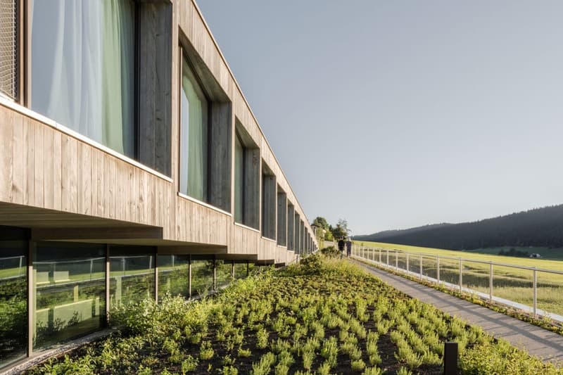 オーデマ・ピゲがスイスに初のラグジュアリーホテルをオープン audemars piguet hotel business des horlogers de france BIG CCHE 1857 watch emmanuel renaut opening info