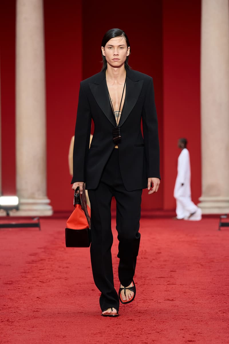 フェラガモ 2023年春夏コレクション Ferragamo’s SS23 Show Provided a Fiery Debut for Designer Maximilian Davis