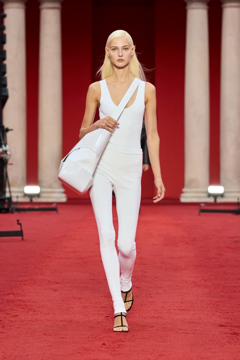 フェラガモ 2023年春夏コレクション Ferragamo’s SS23 Show Provided a Fiery Debut for Designer Maximilian Davis