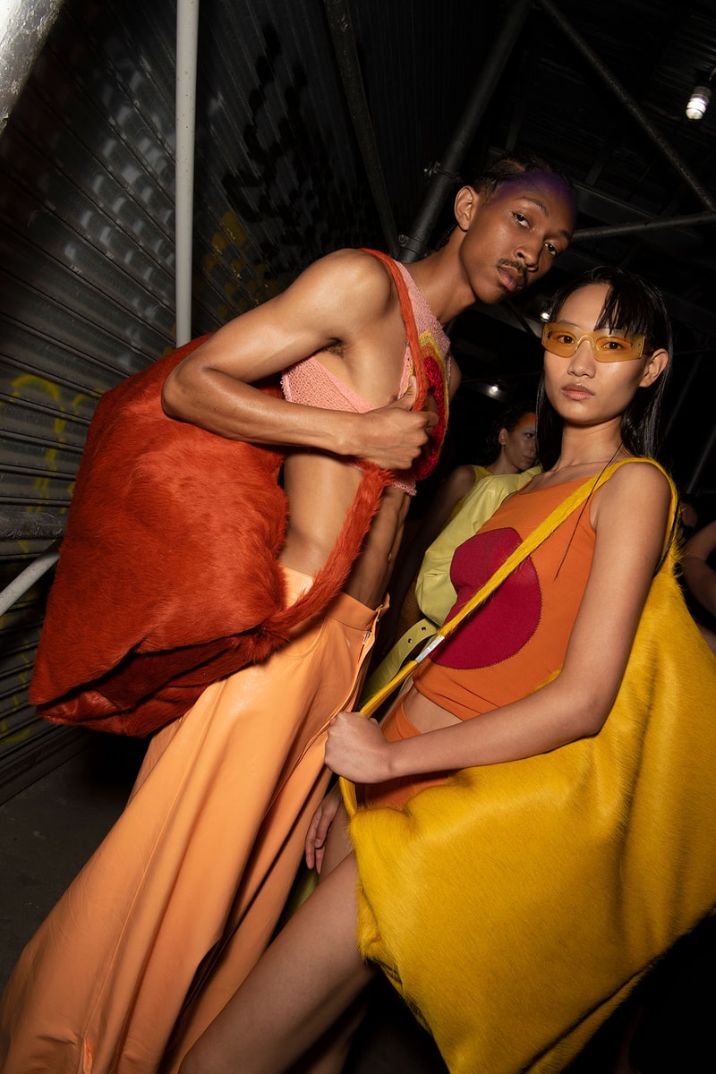 日没をイメージした マルニ 2023年春夏コレクションをプレイバック marni spring summer 2023 collection sunset runway new york fashion week info