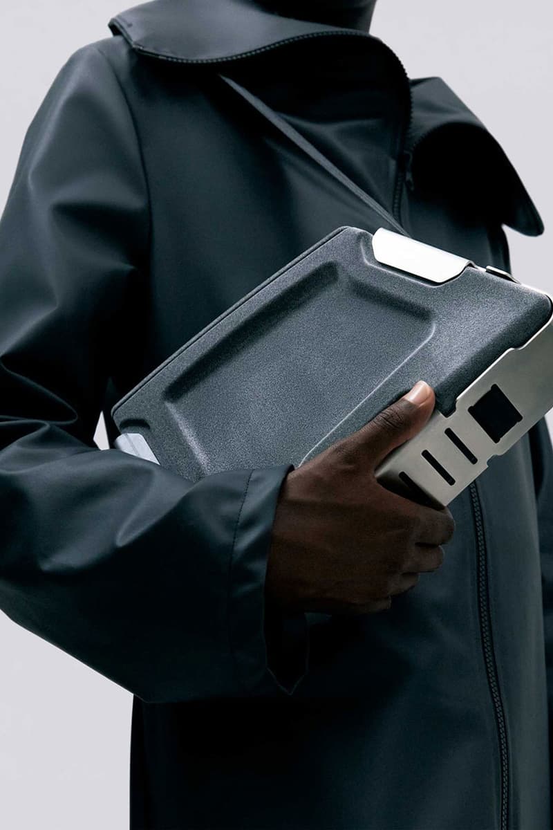 メルセデス・ベンツ x Acte TMによる服と車のデザインを融合させたカプセルコレクションに注目 mercedes benz acte tm acc01 white airbag leather briefcase mseat overalls fashion automotive design lookbook info