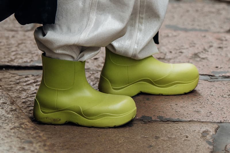 2023年春夏ミラノ・ファッションウィークにおける足元のトレンドをチェック Streetstyle Footwear：Milan Fashion Week Spring/Summer 2023 Here Are the Biggest Street Style Footwear Trends at Milan Fashion Week SS23 balenciaga asics nike foamposite comme des garcon mules clogs bottega rain boots crocks mule