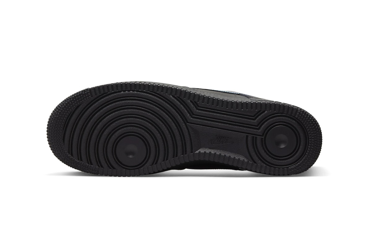ナイキからメタリックなディテールを備えたエアフォース 1の新色モデルが登場 Black Nike Air Force 1 Low Appears With Teal Swooshes silver heel Black/Blue Lightning-Wolf Grey FD0654-001