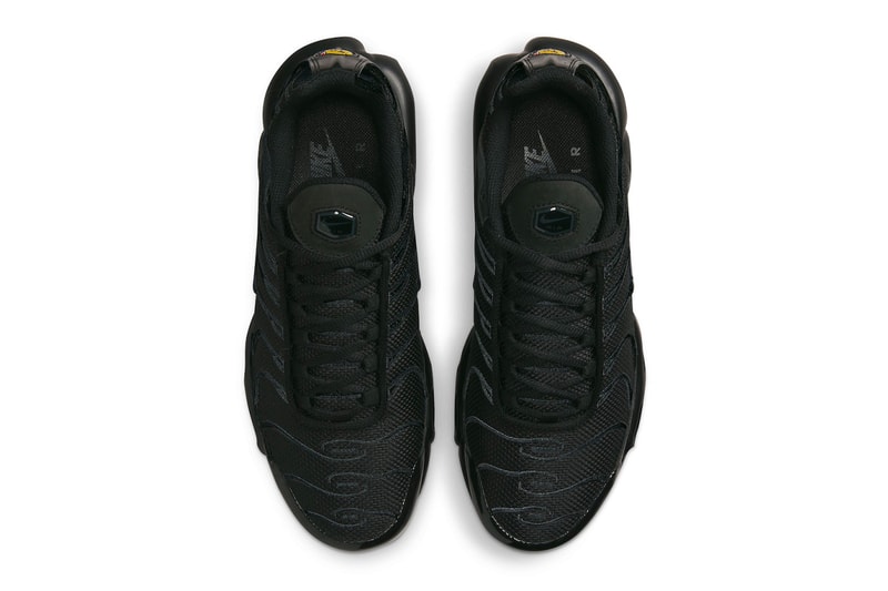 ナイキからクラシックな雰囲気の新作  エアマックスプラス “ブラックリフレクティブ”が登場 Nike Air Max Plus Surfaces in a Sleek "Black Reflective" Colorway FB8479-001 release info shoes nubuck mesh running shoes swoosh