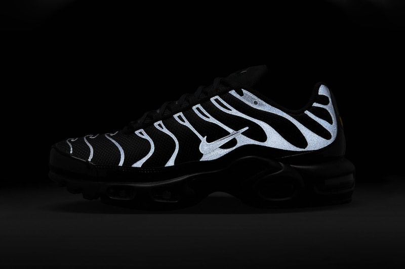 ナイキからクラシックな雰囲気の新作  エアマックスプラス “ブラックリフレクティブ”が登場 Nike Air Max Plus Surfaces in a Sleek "Black Reflective" Colorway FB8479-001 release info shoes nubuck mesh running shoes swoosh