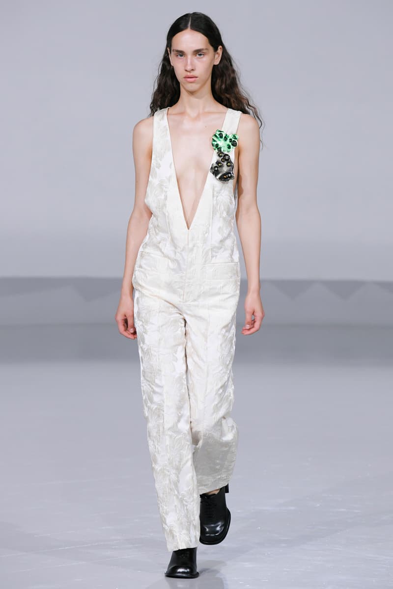 トーガ2023年春夏コレクション　TOGA Archives SS23 Defines Contemporary Dressing