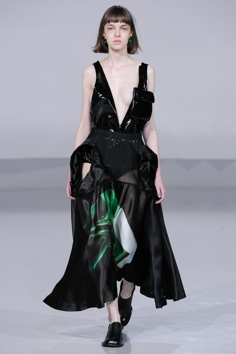 トーガ2023年春夏コレクション　TOGA Archives SS23 Defines Contemporary Dressing