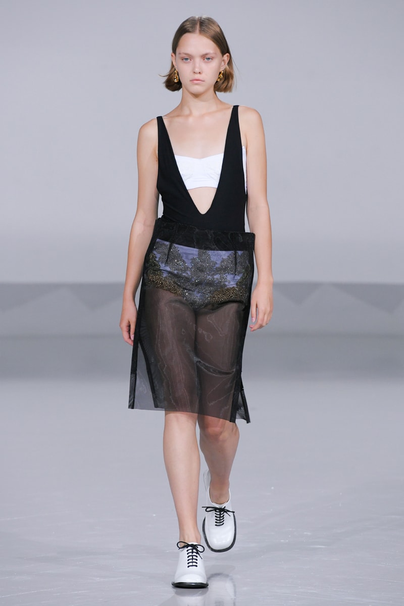 トーガ2023年春夏コレクション　TOGA Archives SS23 Defines Contemporary Dressing