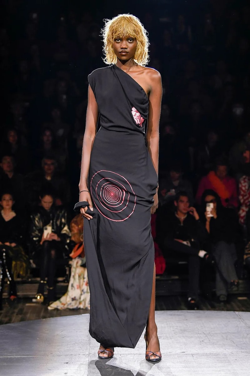 アンドレアス・クロンターラー フォー ヴィヴィアン・ウエストウッド 2023年春夏コレクション Andreas Kronthaler for Vivienne Westwood Spring Summer 2023 SS23 Paris Fashion Week Show Bella Hadid Menswear sous le ciel de paris