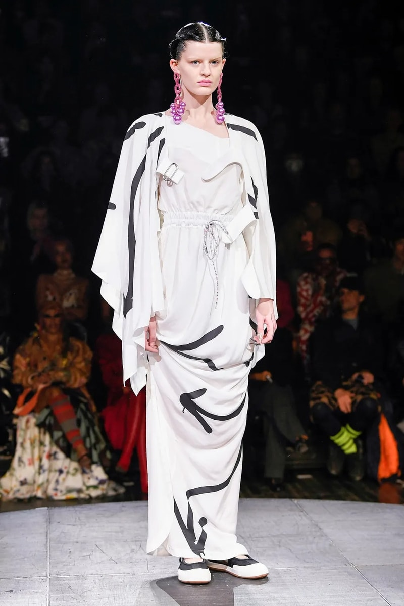 アンドレアス・クロンターラー フォー ヴィヴィアン・ウエストウッド 2023年春夏コレクション Andreas Kronthaler for Vivienne Westwood Spring Summer 2023 SS23 Paris Fashion Week Show Bella Hadid Menswear sous le ciel de paris
