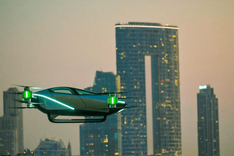 中国の電気自動車メーカー シャオペンが空飛ぶ車の打ち上げを成功 Flying Car Takes Off in Dubai