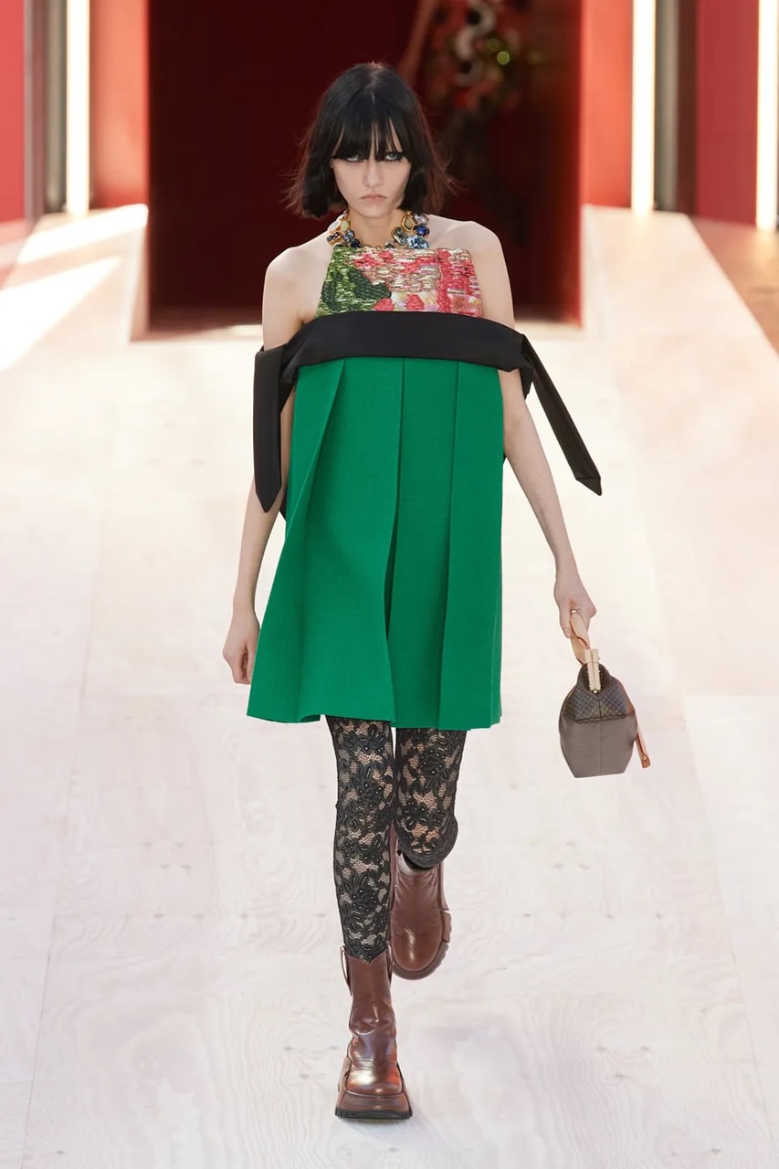 ルイ・ヴィトン 2023年春夏ウィメンズコレクション Louis Vuitton Takes Fashion to the Max With Oversized Detail Proportions for SS23