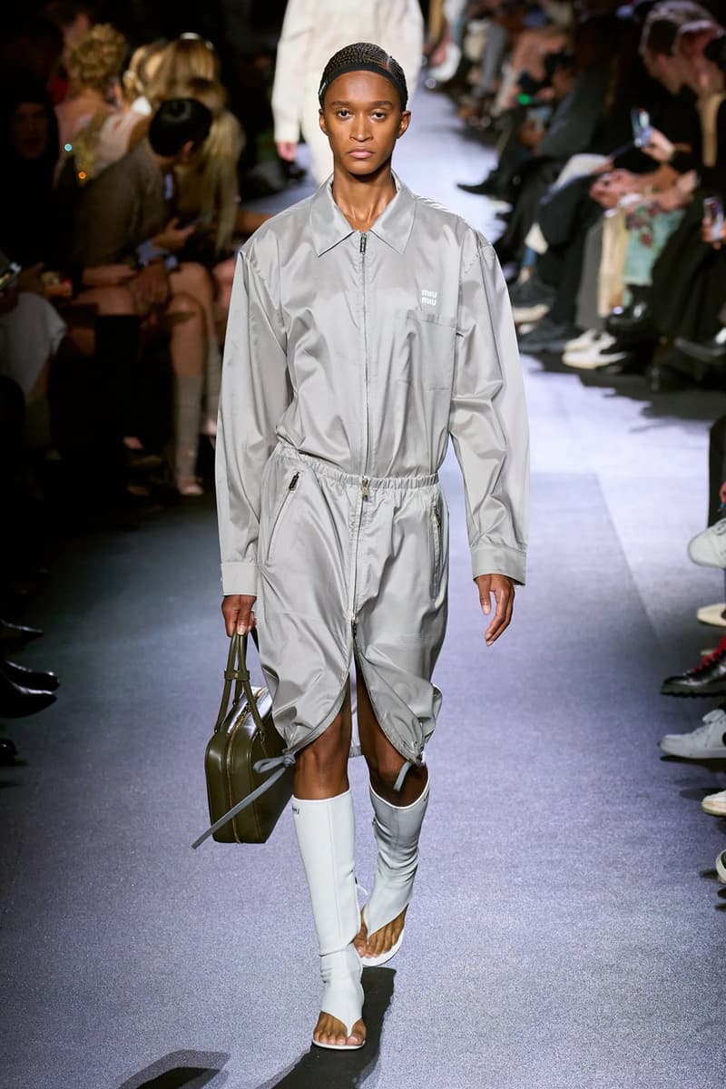 ミュウミュウ 2023年春夏コレクション Miu Miu’s Barely-There Mini’s and Stonewashed Denim Added One Last Jolt of Fun to Paris’ SS23 Collections