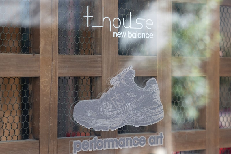 ジョー・フレッシュグッズによるインスタレーション “パフォーマンスアート” がティーハウス ニューバランスにて開催中 New Balance art installation “PERFORMANCE ART” by Joe Freshgoods T-HOUSE New Balance info 993