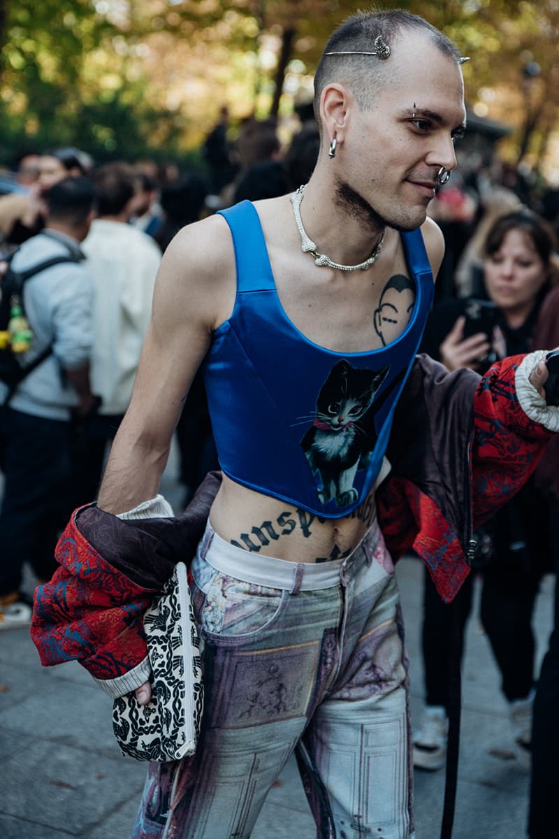 ストリートスタイル：パリ・ファッションウィーク ウィメンズ 2023年春夏 Paris Fashion Week SS23 Street Style Looks emma chamberlain rick owens michele lamy matthew m williams balenciaga kenzo nigo sita bellan loewe miu miu chanel givenchy thom browne monochrome suits suiting tailoring weather fall october september