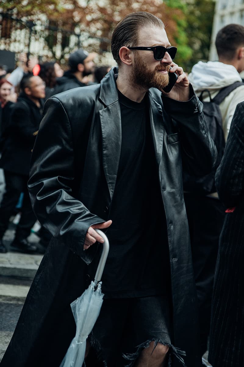 ストリートスタイル：パリ・ファッションウィーク ウィメンズ 2023年春夏 Paris Fashion Week SS23 Street Style Looks emma chamberlain rick owens michele lamy matthew m williams balenciaga kenzo nigo sita bellan loewe miu miu chanel givenchy thom browne monochrome suits suiting tailoring weather fall october september