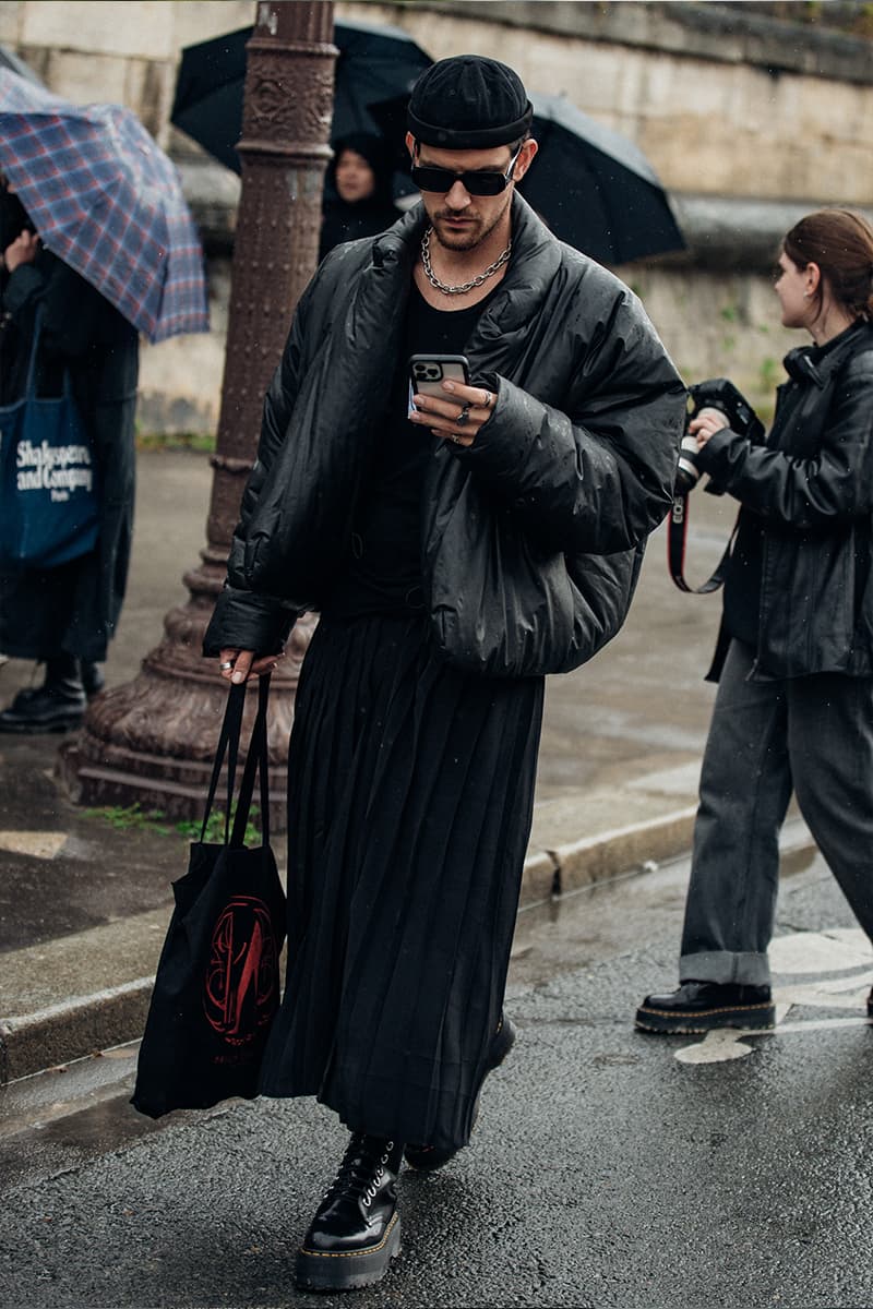 ストリートスタイル：パリ・ファッションウィーク ウィメンズ 2023年春夏 Paris Fashion Week SS23 Street Style Looks emma chamberlain rick owens michele lamy matthew m williams balenciaga kenzo nigo sita bellan loewe miu miu chanel givenchy thom browne monochrome suits suiting tailoring weather fall october september