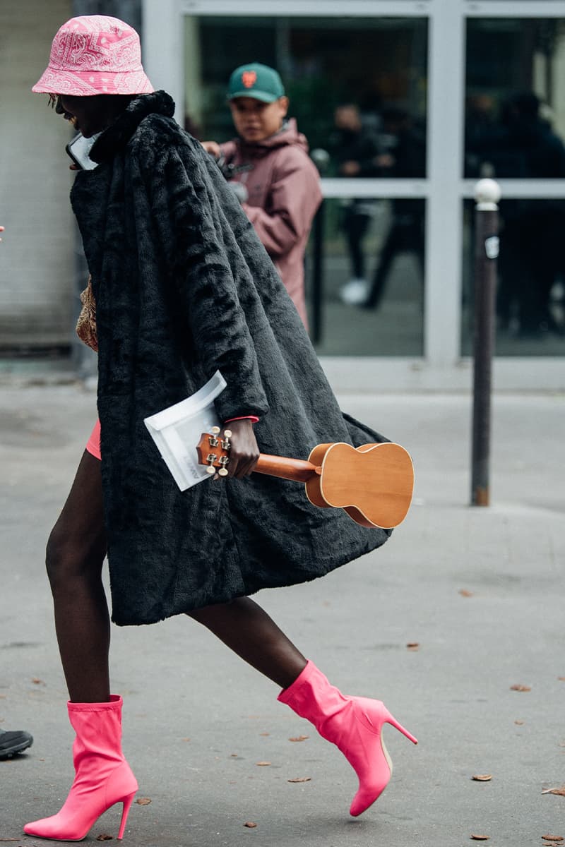 ストリートスタイル：パリ・ファッションウィーク ウィメンズ 2023年春夏 Paris Fashion Week SS23 Street Style Looks emma chamberlain rick owens michele lamy matthew m williams balenciaga kenzo nigo sita bellan loewe miu miu chanel givenchy thom browne monochrome suits suiting tailoring weather fall october september