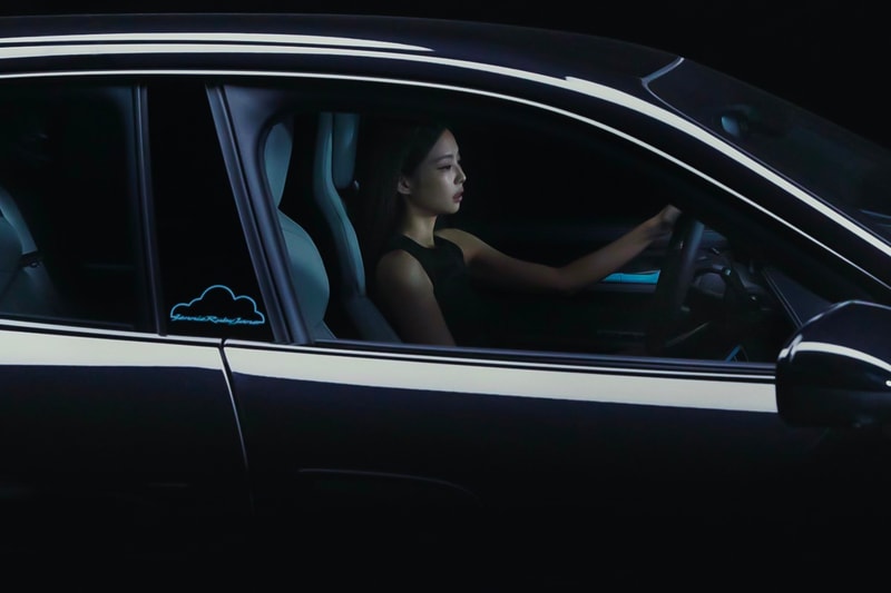 ポルシェブラックピンクのジェニー専用タイカン4Sクロスツーリスモをお披露目 Jennie ruby jane kim blackpink south korea girl group sonderwunsche program taycan 4s cross turismo paint to sample metallic black electric meissenblue news info
