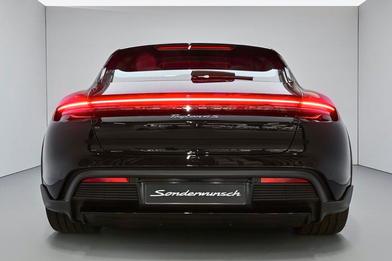 ポルシェブラックピンクのジェニー専用タイカン4Sクロスツーリスモをお披露目 Jennie ruby jane kim blackpink south korea girl group sonderwunsche program taycan 4s cross turismo paint to sample metallic black electric meissenblue news info