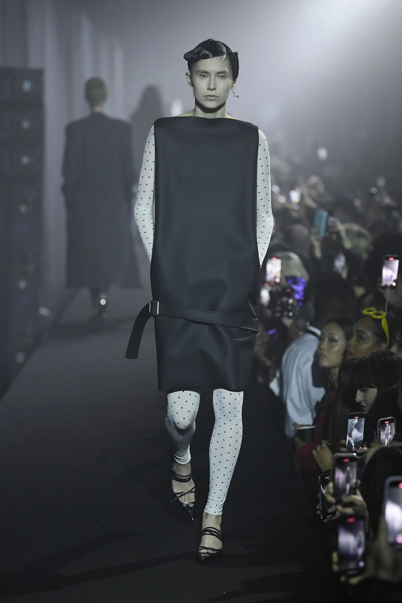 ラフシモンズ 2023年春夏コレクション Raf Simons Spring Summer 2023 Runway Show London Fashion Week Printworks Postponed Frieze LFW SS23 
