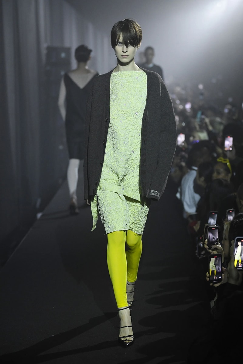 ラフシモンズ 2023年春夏コレクション Raf Simons Spring Summer 2023 Runway Show London Fashion Week Printworks Postponed Frieze LFW SS23 
