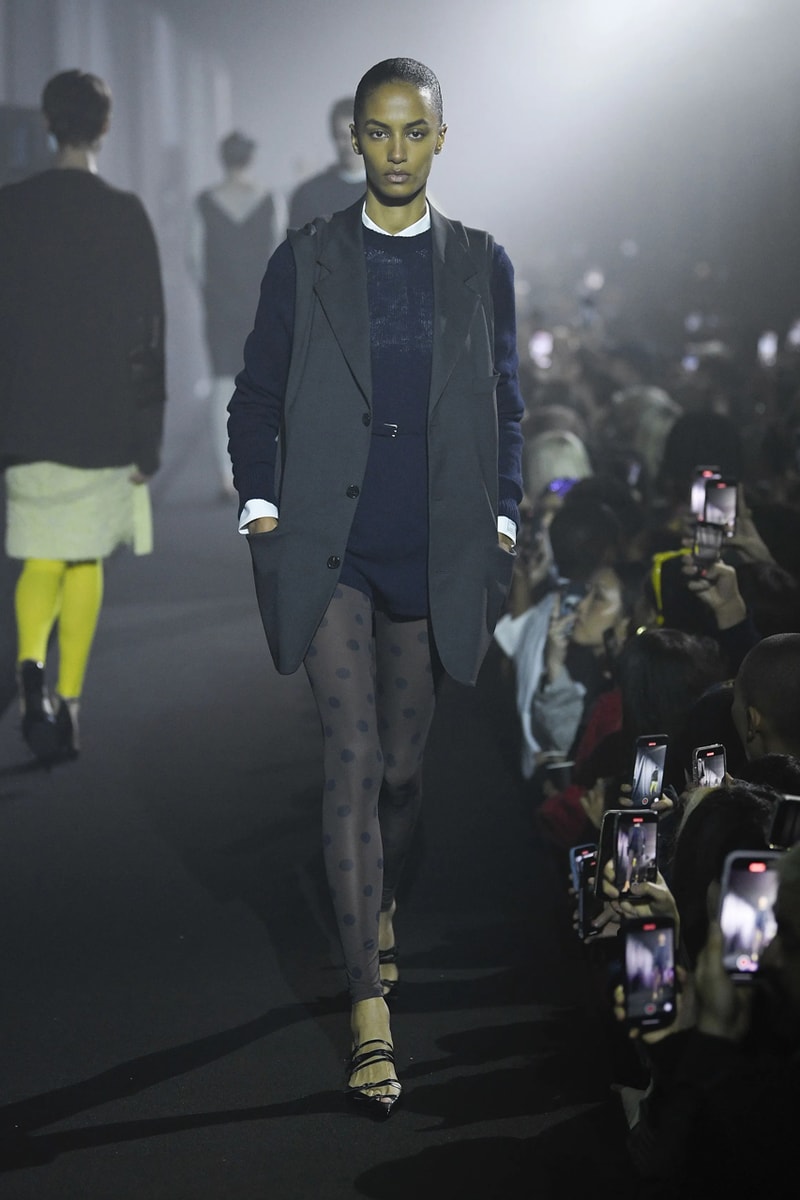 ラフシモンズ 2023年春夏コレクション Raf Simons Spring Summer 2023 Runway Show London Fashion Week Printworks Postponed Frieze LFW SS23 