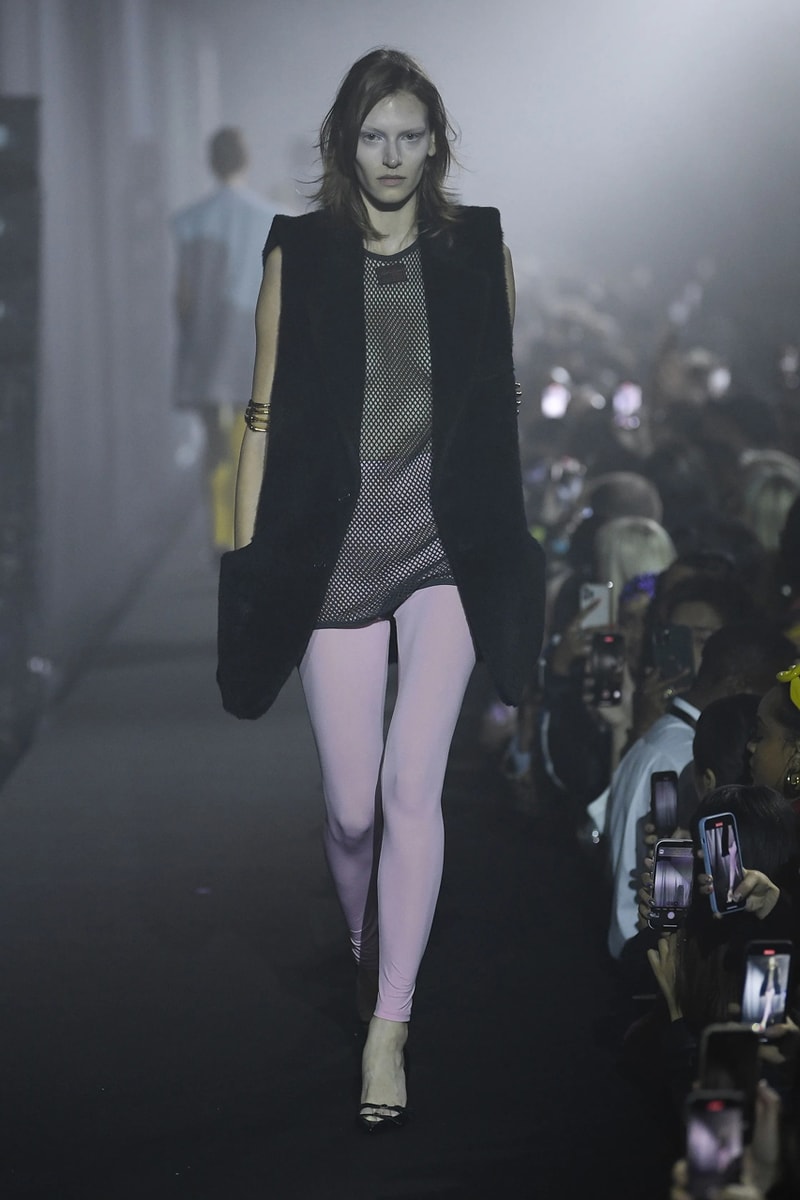 ラフシモンズ 2023年春夏コレクション Raf Simons Spring Summer 2023 Runway Show London Fashion Week Printworks Postponed Frieze LFW SS23 