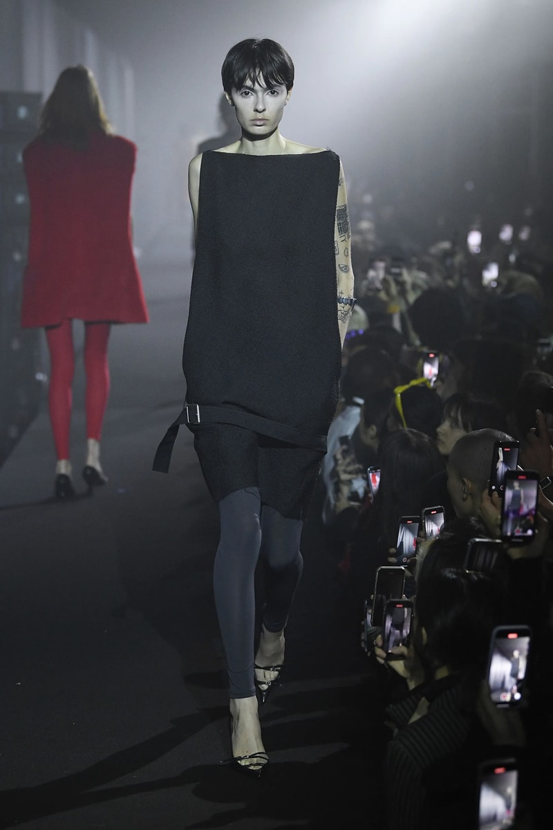 ラフシモンズ 2023年春夏コレクション Raf Simons Spring Summer 2023 Runway Show London Fashion Week Printworks Postponed Frieze LFW SS23 