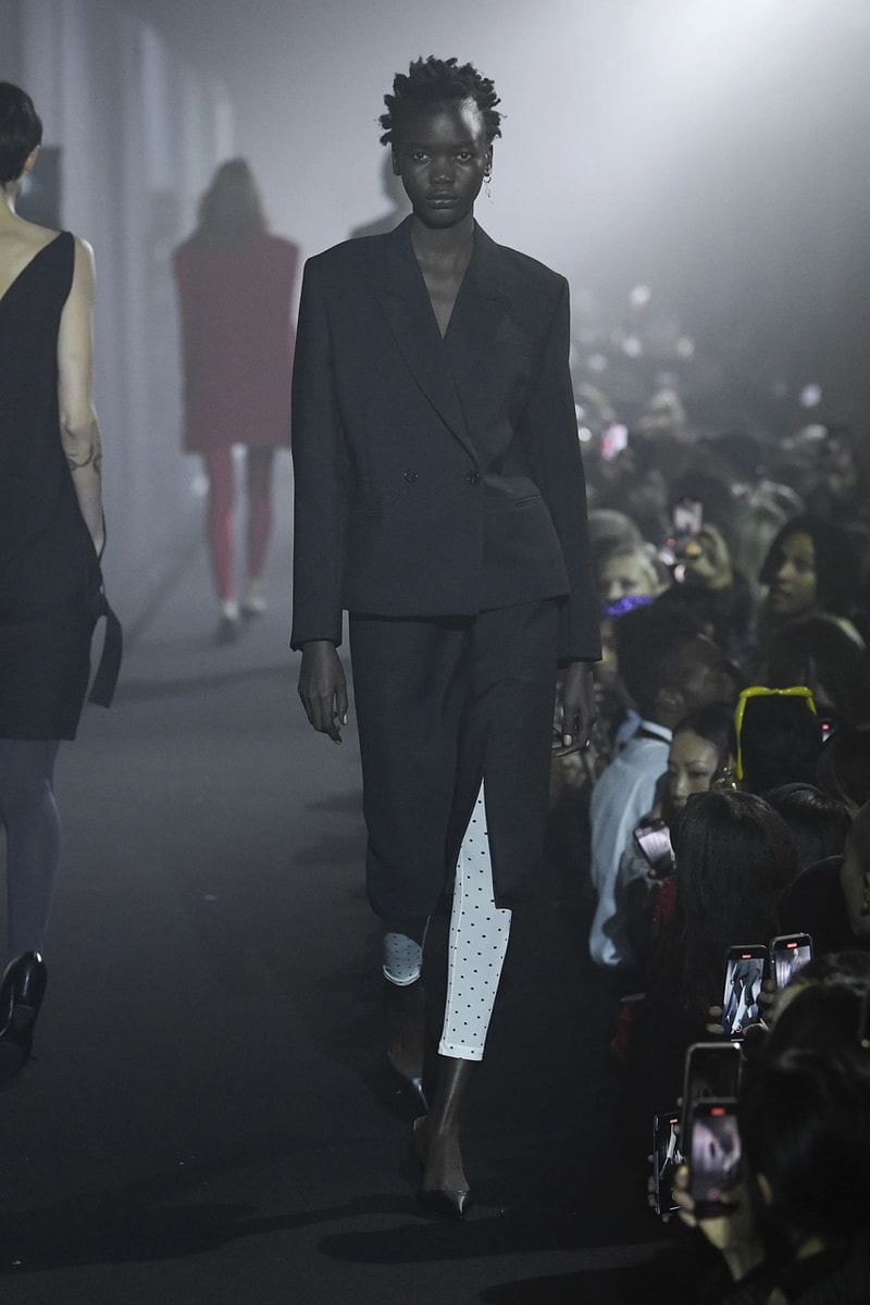 ラフシモンズ 2023年春夏コレクション Raf Simons Spring Summer 2023 Runway Show London Fashion Week Printworks Postponed Frieze LFW SS23 
