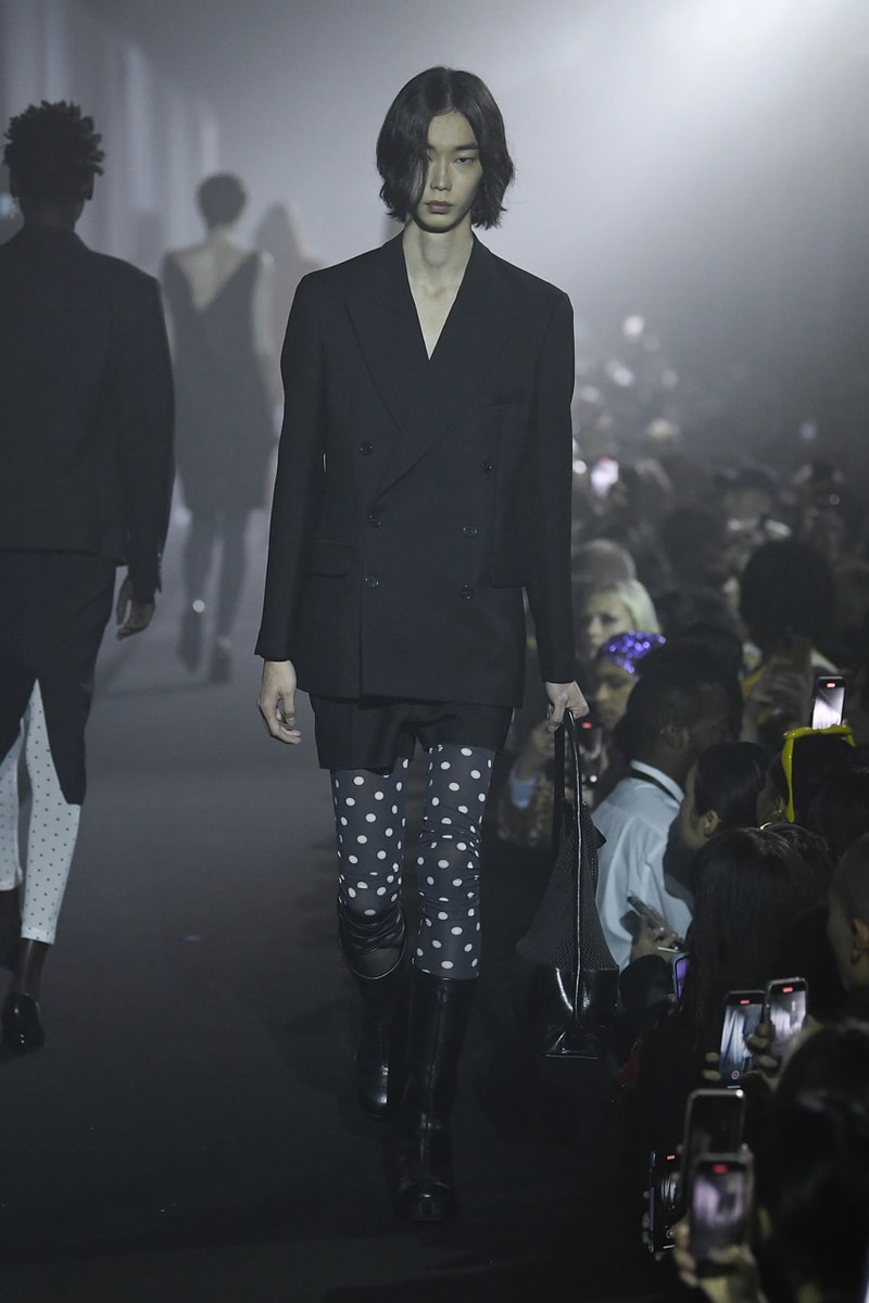 ラフシモンズ 2023年春夏コレクション Raf Simons Spring Summer 2023 Runway Show London Fashion Week Printworks Postponed Frieze LFW SS23 