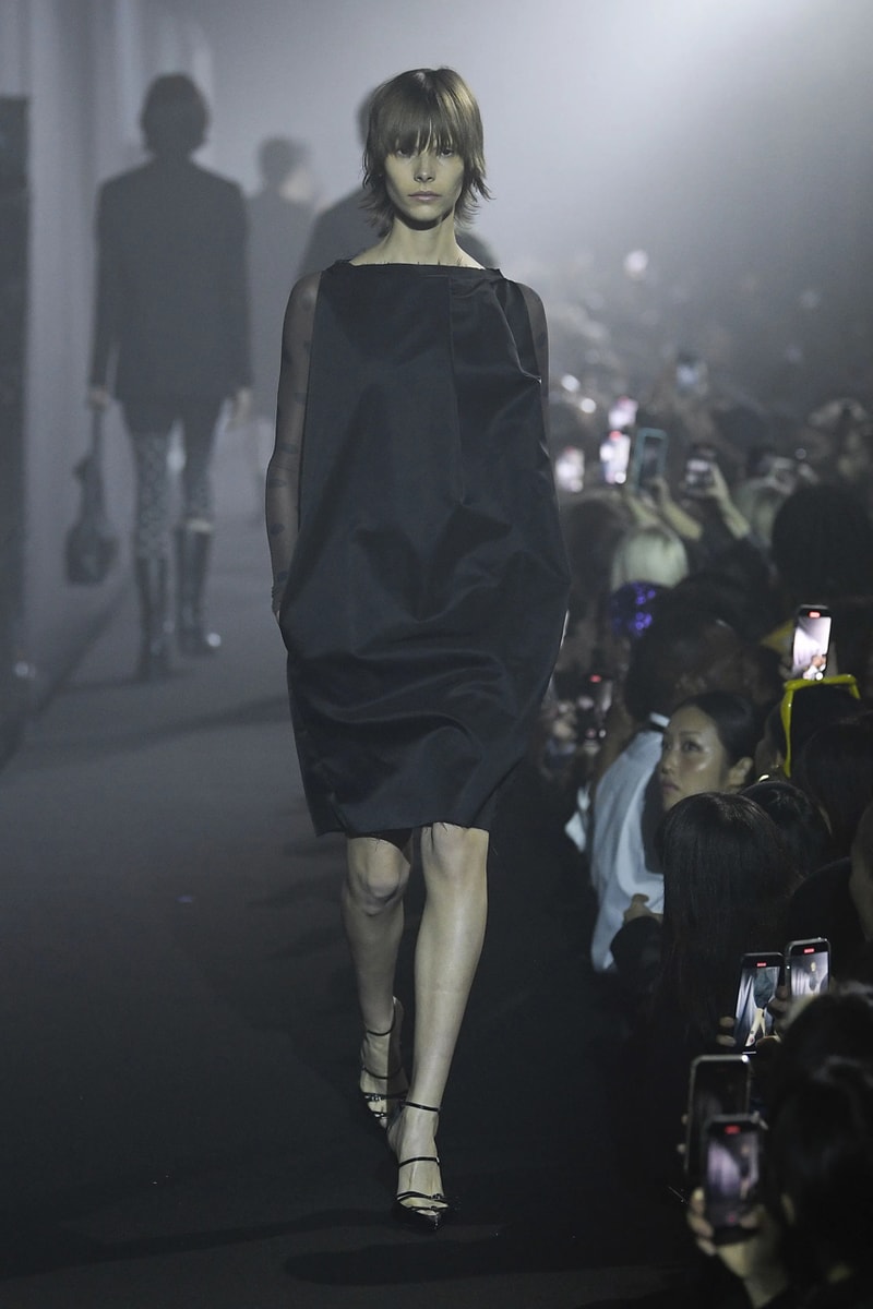 ラフシモンズ 2023年春夏コレクション Raf Simons Spring Summer 2023 Runway Show London Fashion Week Printworks Postponed Frieze LFW SS23 