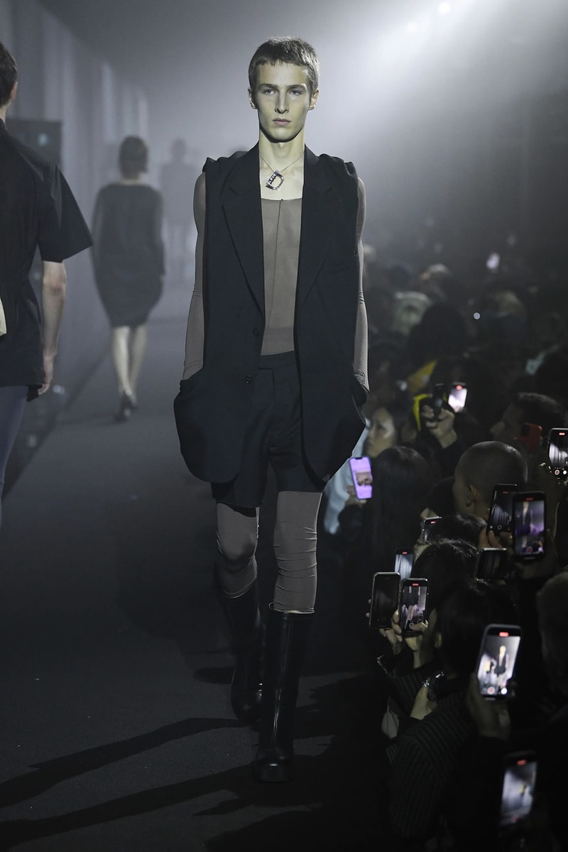 ラフシモンズ 2023年春夏コレクション Raf Simons Spring Summer 2023 Runway Show London Fashion Week Printworks Postponed Frieze LFW SS23 