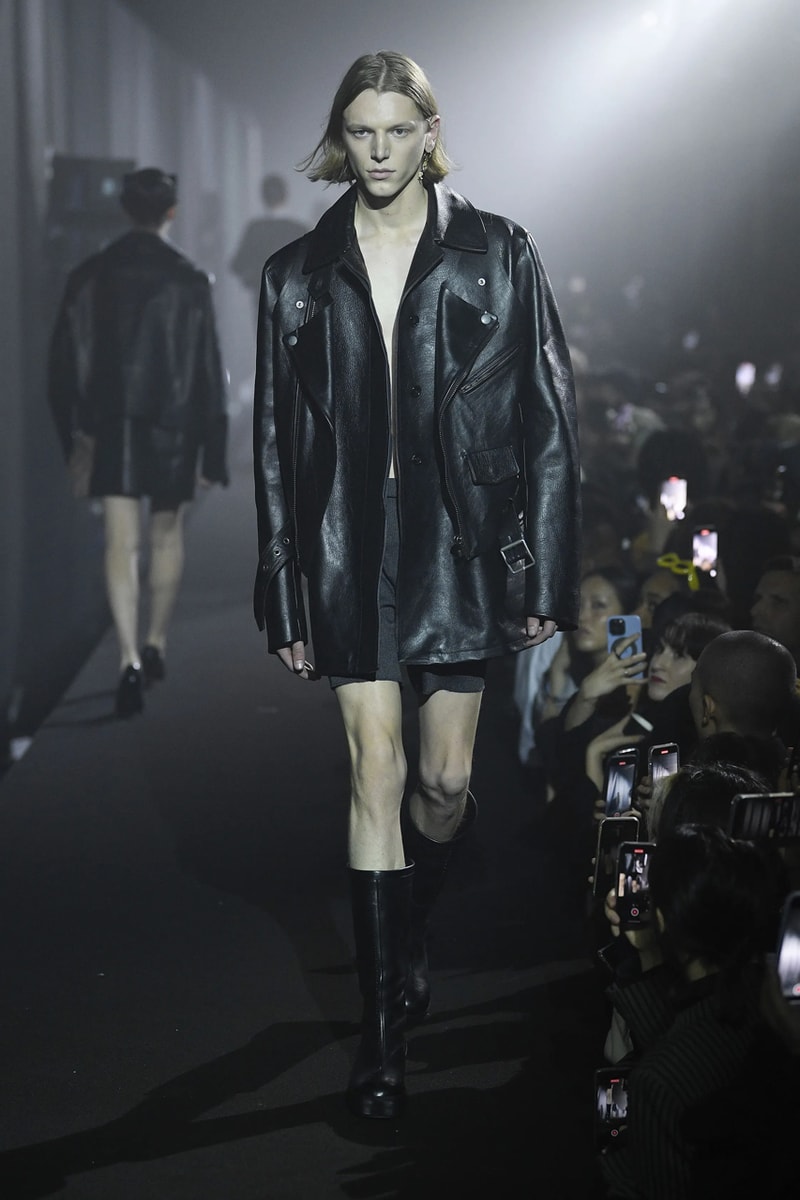 ラフシモンズ 2023年春夏コレクション Raf Simons Spring Summer 2023 Runway Show London Fashion Week Printworks Postponed Frieze LFW SS23 